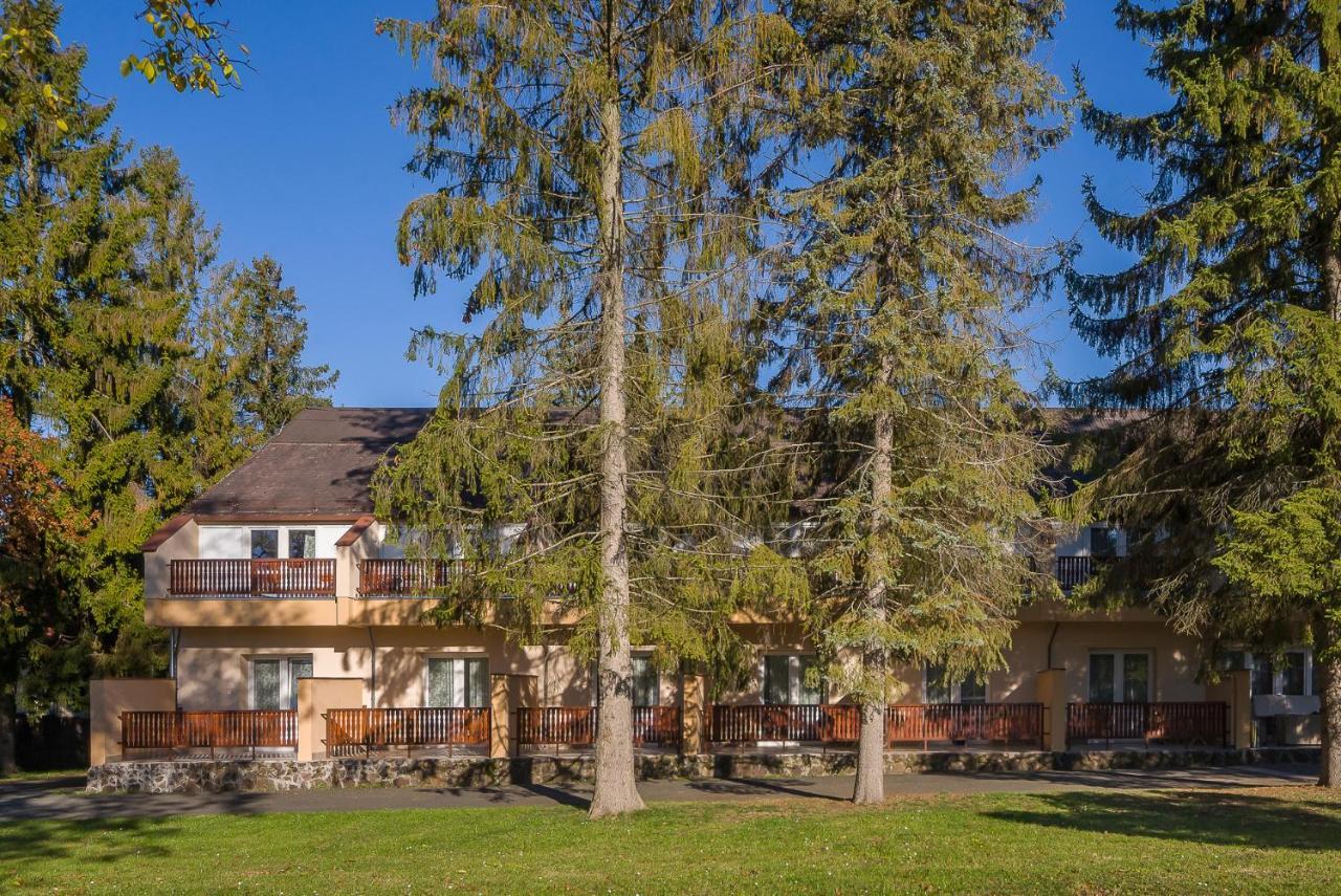 Lipicai Hotel Es Etterem Szilvásvárad Exteriör bild