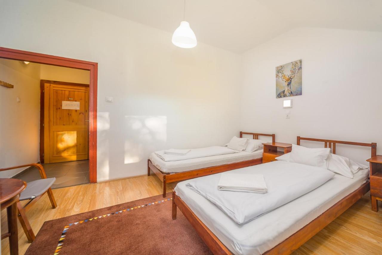 Lipicai Hotel Es Etterem Szilvásvárad Exteriör bild
