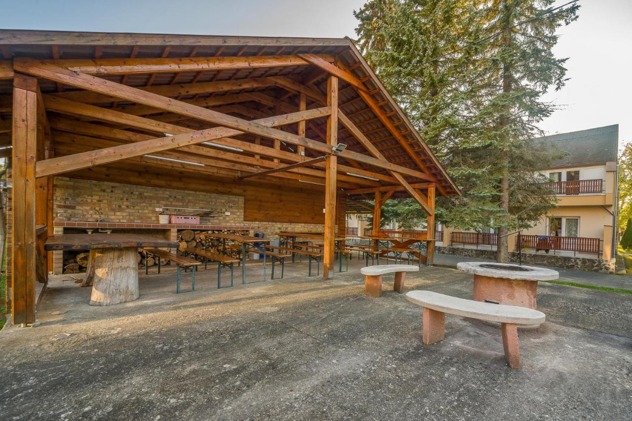Lipicai Hotel Es Etterem Szilvásvárad Exteriör bild