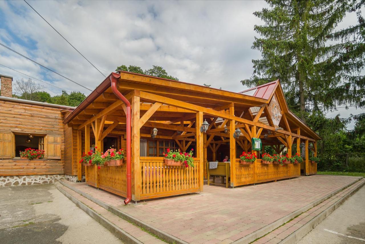 Lipicai Hotel Es Etterem Szilvásvárad Exteriör bild
