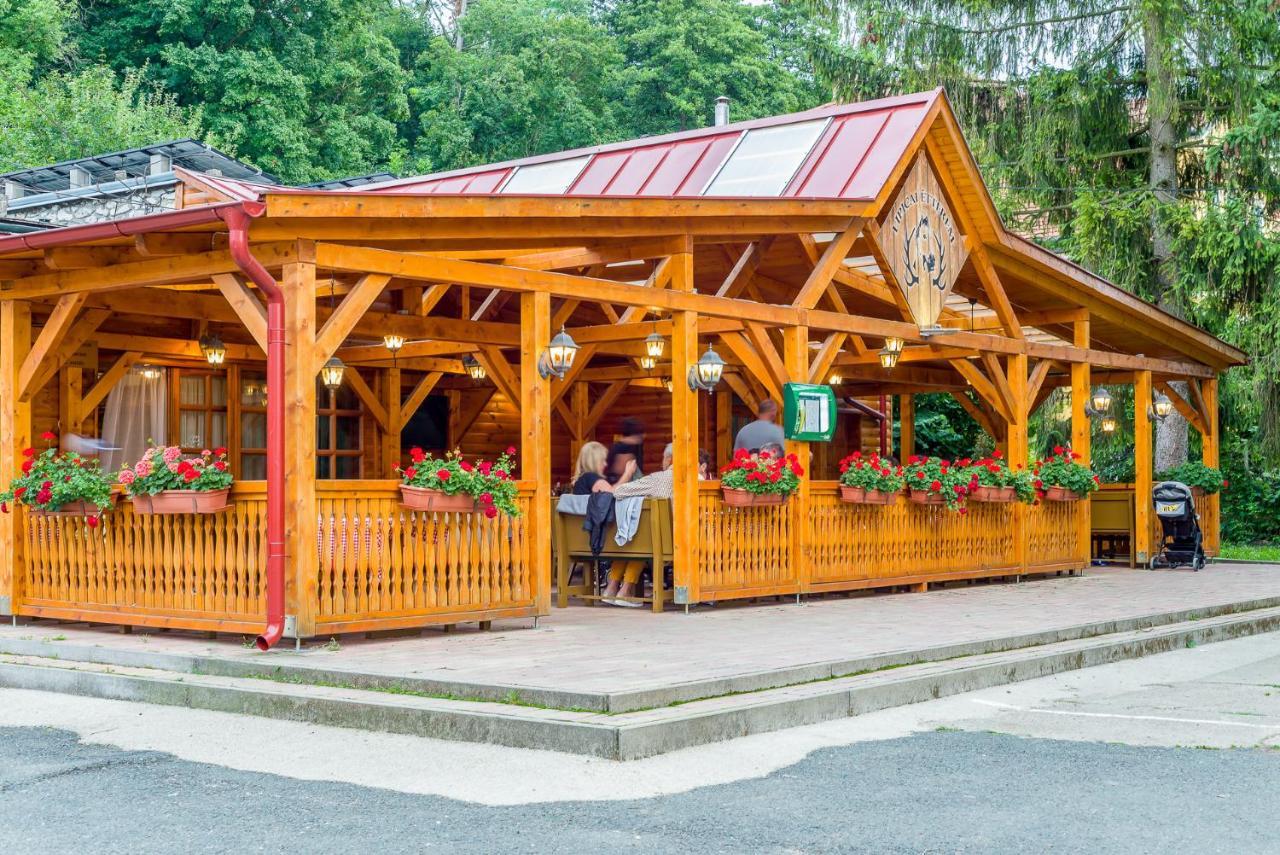 Lipicai Hotel Es Etterem Szilvásvárad Exteriör bild