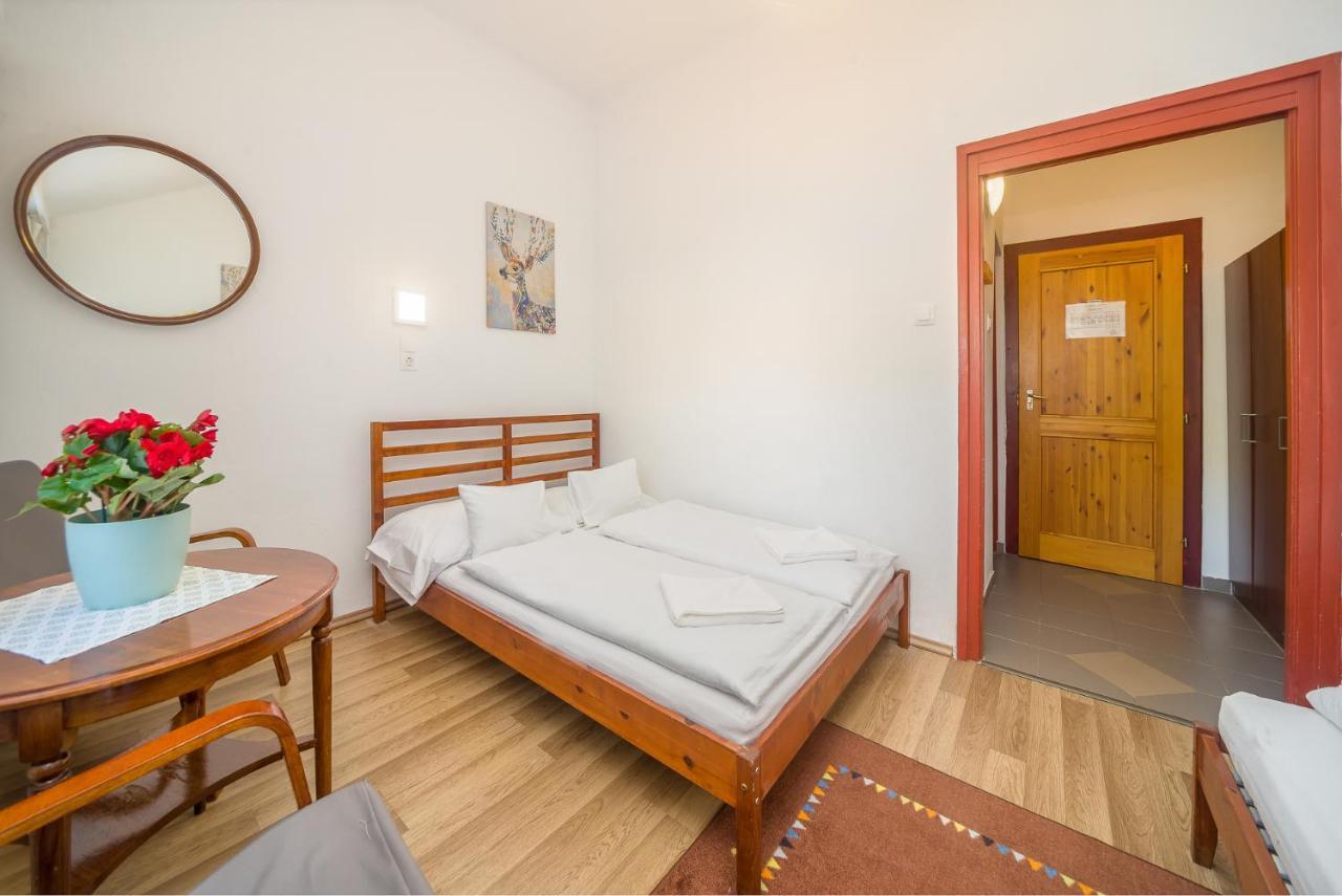 Lipicai Hotel Es Etterem Szilvásvárad Exteriör bild