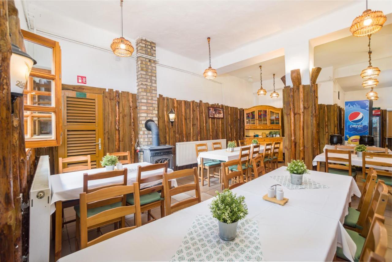 Lipicai Hotel Es Etterem Szilvásvárad Exteriör bild