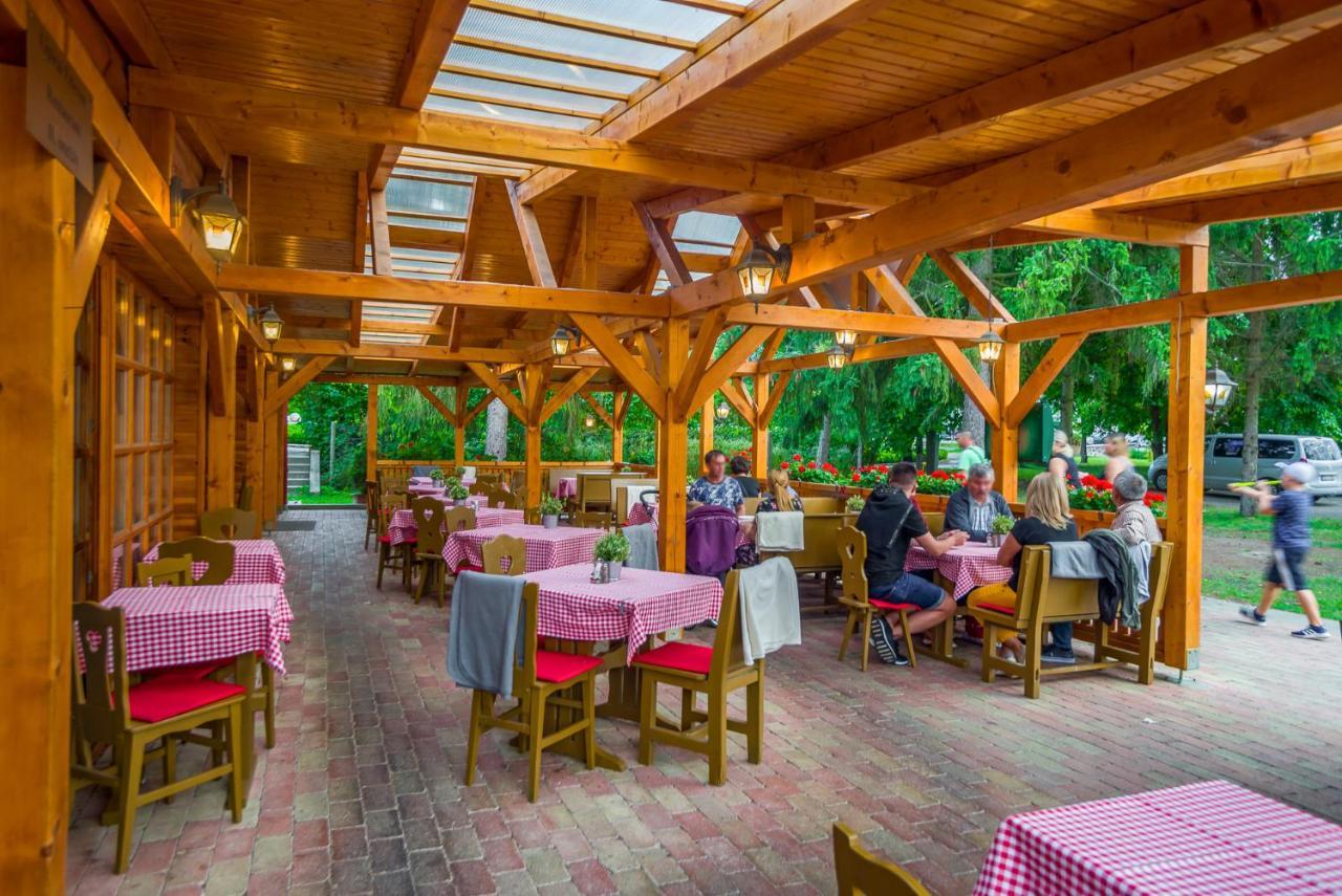Lipicai Hotel Es Etterem Szilvásvárad Exteriör bild