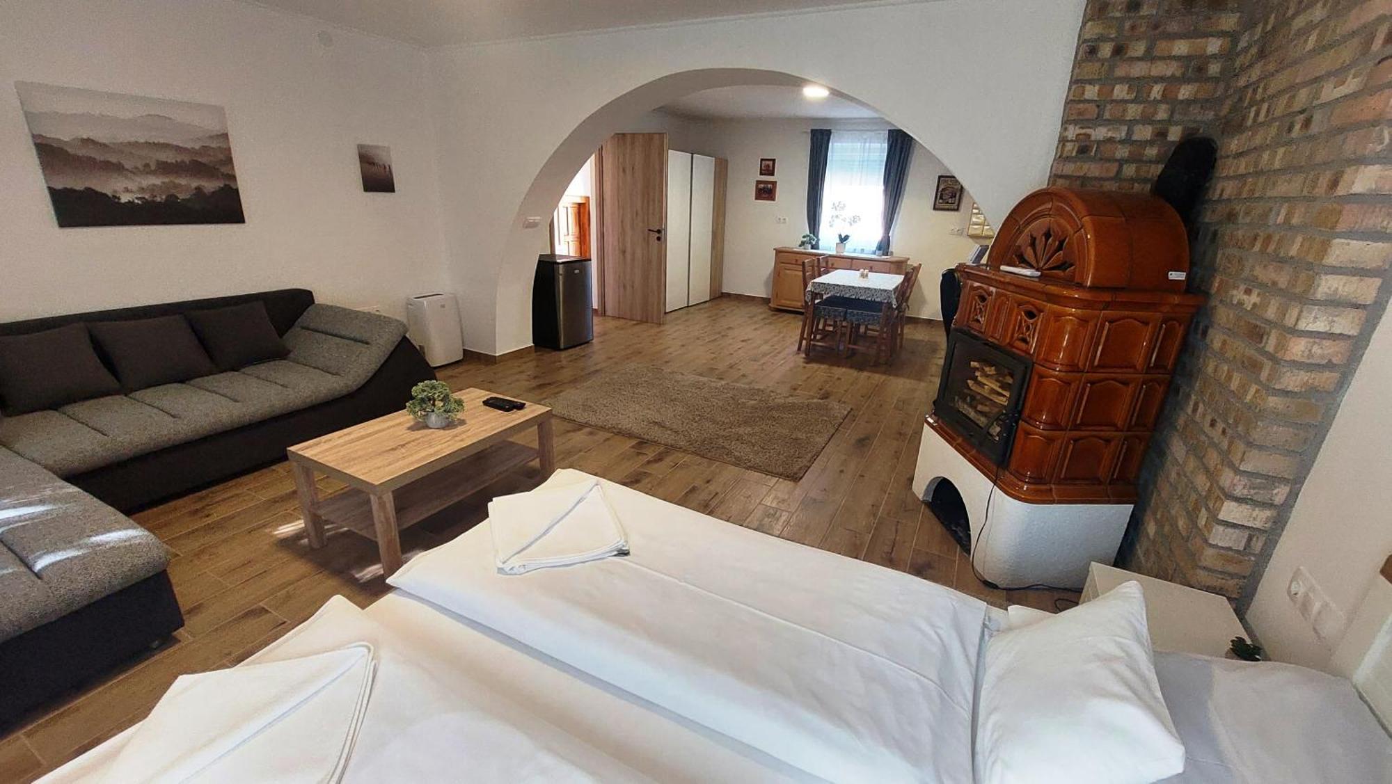 Lipicai Hotel Es Etterem Szilvásvárad Exteriör bild