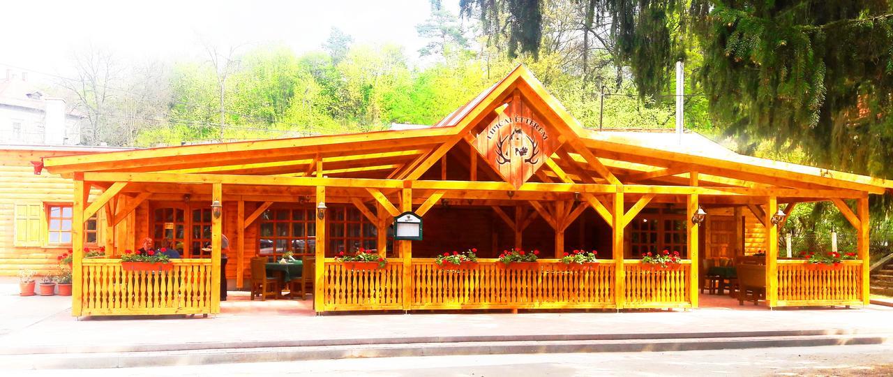 Lipicai Hotel Es Etterem Szilvásvárad Exteriör bild